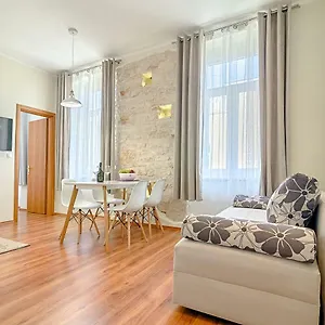 apartment-zora-natale.pula-hotels.org/
